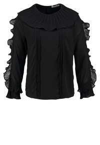 Blusa negra con un cuello alto plisado, mangas con volantes y detalles de pinzas verticales. Confeccionada en una tela ligera con un acabado texturizado.