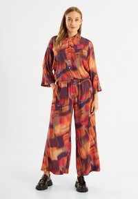 Jascha Stockholm PRINTED  - Hlače - solar sunrise