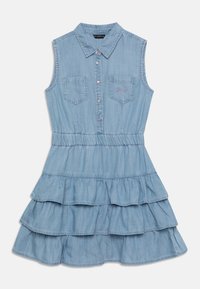 Vaaleansininen farkkumekko, jossa on kauluksellinen pääntie, nappikiinnitys edessä, hihaton malli, kaksi rintataskua ja kerroksellinen röyhelöhame.