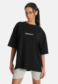 SQUATPROOF SP DOUBLE OVERSIZE PUMP COVER - T-shirt print - black