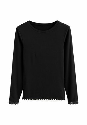 Top lung cu mâneci lungi, de culoare neagră, realizat dintr-un material ribatat, cu margini ondulate și accente de dantelă la manșete, având un decolteu rotund.