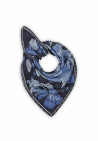 Foulard floral bleu dans différentes nuances de bleu, noué en boucle, avec des bords frangés et un fond sombre pour faire ressortir le design.