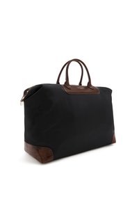 Zwarte nylon reistas met bruine nepleer accents van krokodillenleer, dubbele handvaten en een ruime indeling met een ritssluiting.