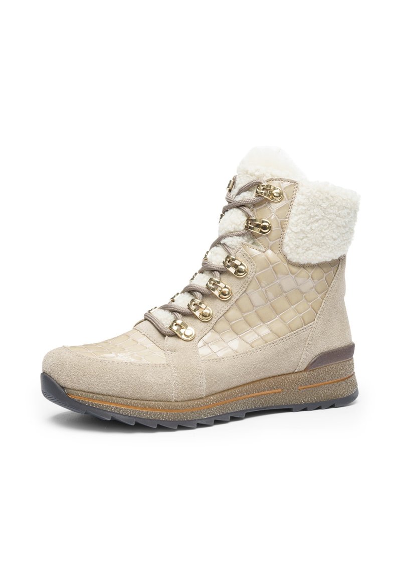 Botte d'hiver beige avec motif matelassé, œillets dorés, lacets gris, semelle en caoutchouc et doublure en polaire blanche repliée sur la cheville.