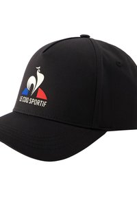 Gorra de béisbol negra con visera curva. Presenta un logotipo multicolor que consiste en un gallo estilizado y el texto "LE COQ SPORTIF."