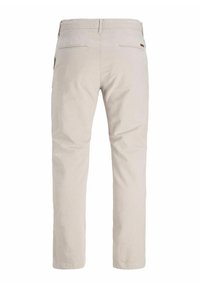 Pantalons beige clair au design à jambe droite, dotés de deux poches arrière et d'une texture subtile. Lignes simples et épurées, sans motifs visibles.