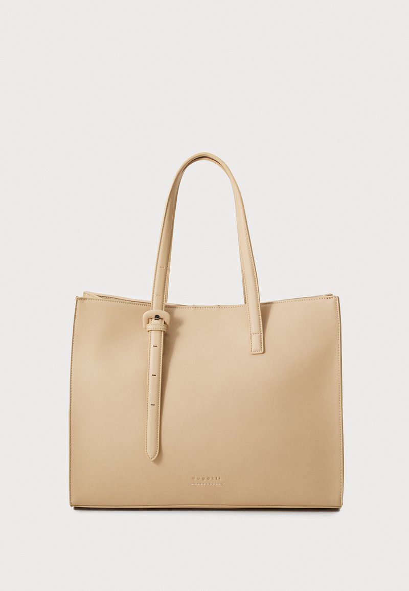 Beige leren tote bag met een gladde textuur, rechthoekige vorm, lange hengsels en een subtiele logo aan de onderkant. Minimalistisch ontwerp.