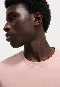 Marks & Spencer REGULAR FIT CREW NECK - T-shirt basic - pink mix