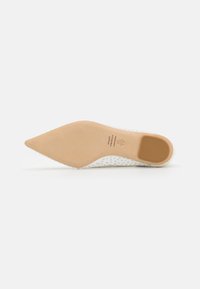 Stuart Weitzman Ballerines - white