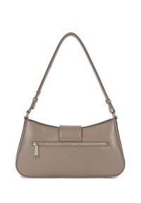 Borsa a mano in pelle beige con una forma curvata, tracolla regolabile e una tasca frontale con zip. Texture liscia con una lucentezza sottile.