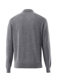 Grau gestrickter Pullover aus Wolle mit einer weichen Struktur, langen Ärmeln und einem gerippten Saum. Hat ein klassisches Polokragen-Design, von hinten betrachtet.