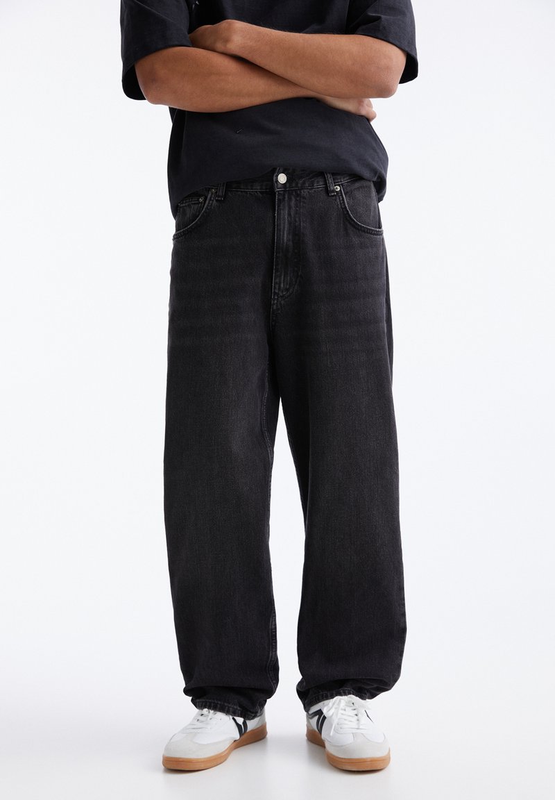 PULL&BEAR BAGGY FIT Straight leg farkut black/musta Zalando.fi