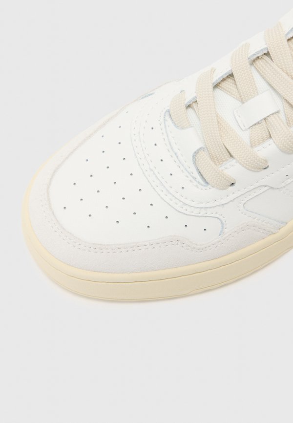 CARLA 13A - Trainers4