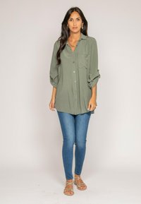 Dona x Lisa OLINO - Chemisier - kaki