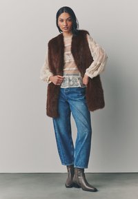 Next LONGLINE - REGULAR FIT - Vest - chocolate brown