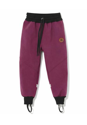 Fioletowe spodnie dresowe dla dzieci z czarnym elastycznym pasem, ściągaczami przy kostkach, sznurkiem oraz brązowym okrągłym logo na prawej udzie.