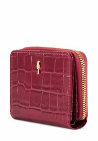 Burgundowa portmonetka na zamek o błyszczącej teksturze krokodylej, złotym okuciu i subtelnym logo ptaka na przodzie. Kompaktowy prostokątny kształt.