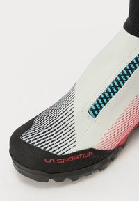 La Sportiva AEQUILIBRIUM SPEED - Mountain shoes - white/hibiscus
