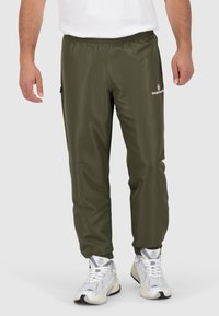 Donkergroene sportbroeken met een elastische tailleband, zijzakken en witte logodetails. Gemaakt van gladde, lichte materialen.