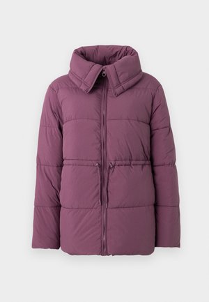 Giacca piumino in viola tenue, con colletto alto, chiusura con zip e motivo a cuciture orizzontali, dotata di un cordino regolabile all'orlo.