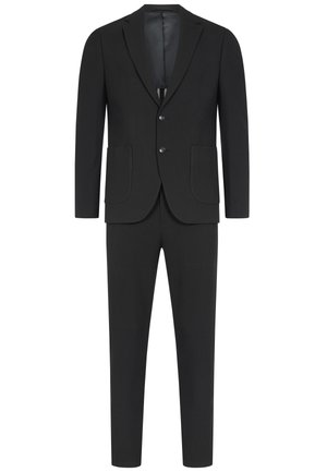 Costume homme noir deux pièces avec blazer à revers cranté, deux boutons et poches plaquées, associé à un pantalon droit assorti.