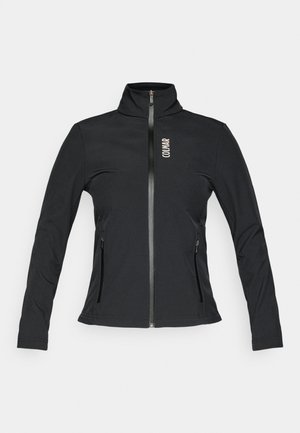 Zwarte zip-up jas met een hoge kraag, lange mouwen, twee zijzakken met rits en een logo op de linkerkant van de borst. Gemaakt van een glad materiaal.