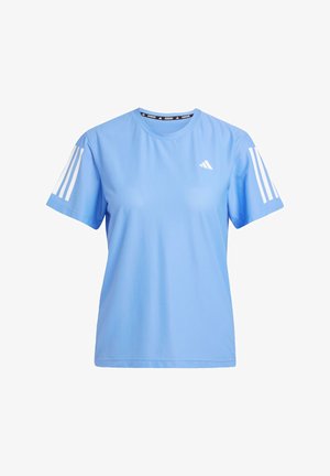 Camiseta deportiva de color azul claro hecha de una tela transpirable, con rayas horizontales blancas en los hombros y un pequeño logo en el pecho.