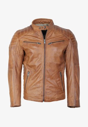 Bruine leren motorjack met een rits aan de voorkant, twee borstzakken, twee zijzakken met rits en gequiltde schouderdetails.