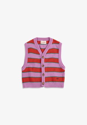 Børne-strikvest med vandrette røde og lilla striber, træknapper foran og "BC" broderet nær kanten.