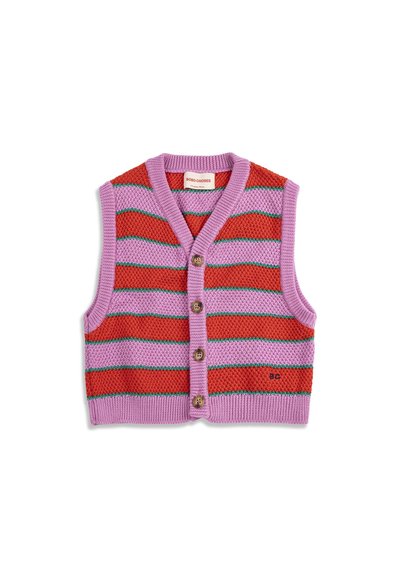 Chaleco de punto para niño con rayas horizontales rojas y moradas, botones de madera en la parte delantera y "BC" bordado cerca del dobladillo.