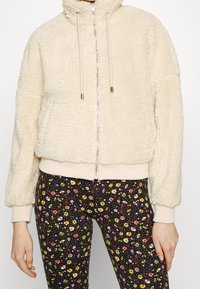 Missguided Overgangsjakke - stone