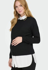 Must-havesinine mustri ja pika varrukaga must niitkampsun ümmarguse kaelusega, mis on valge kaelusega särgi peale kihitud. Sile tekstuur, sobib keha järgi.