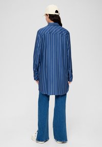 s.Oliver LONG- AUS REINER - Chemisier - dunkelblau