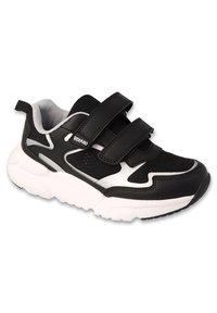 Czarno-biała sportowa obuwie z siateczkowego materiału, dwoma pasekami na rzep, wyściełanym kołnierzem i teksturowaną gumową podeszwą. Na boku znajduje się logo.
