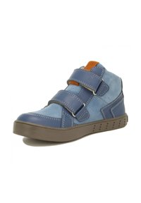 Sneaker alta in pelle e suede blu con due cinturini in Velcro regolabili e suola in gomma marrone. Presenta accenti arancioni a contrasto.