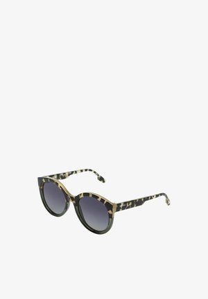 Gafas de sol redondas con un armazón estampado en negro y verde, lentes graduales de color gris oscuro y sutiles acentos dorados en la línea del ceño.