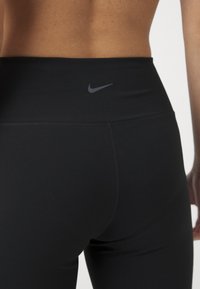 Nike Performance ONE 7/8 TRIM - Leggingek - black/iron grey