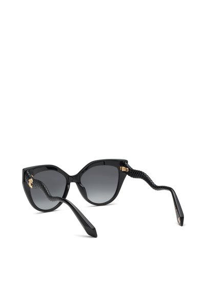 Lunettes de soleil noires œil de chat avec verres dégradés et branches texturées en forme de serpent avec des accents dorés sur fond blanc.