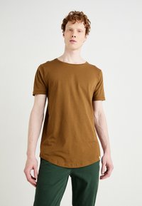 Lee SHAPED TEE - Základné tričko - brown