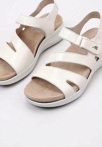 Fluchos Sandalias con plataforma - beige