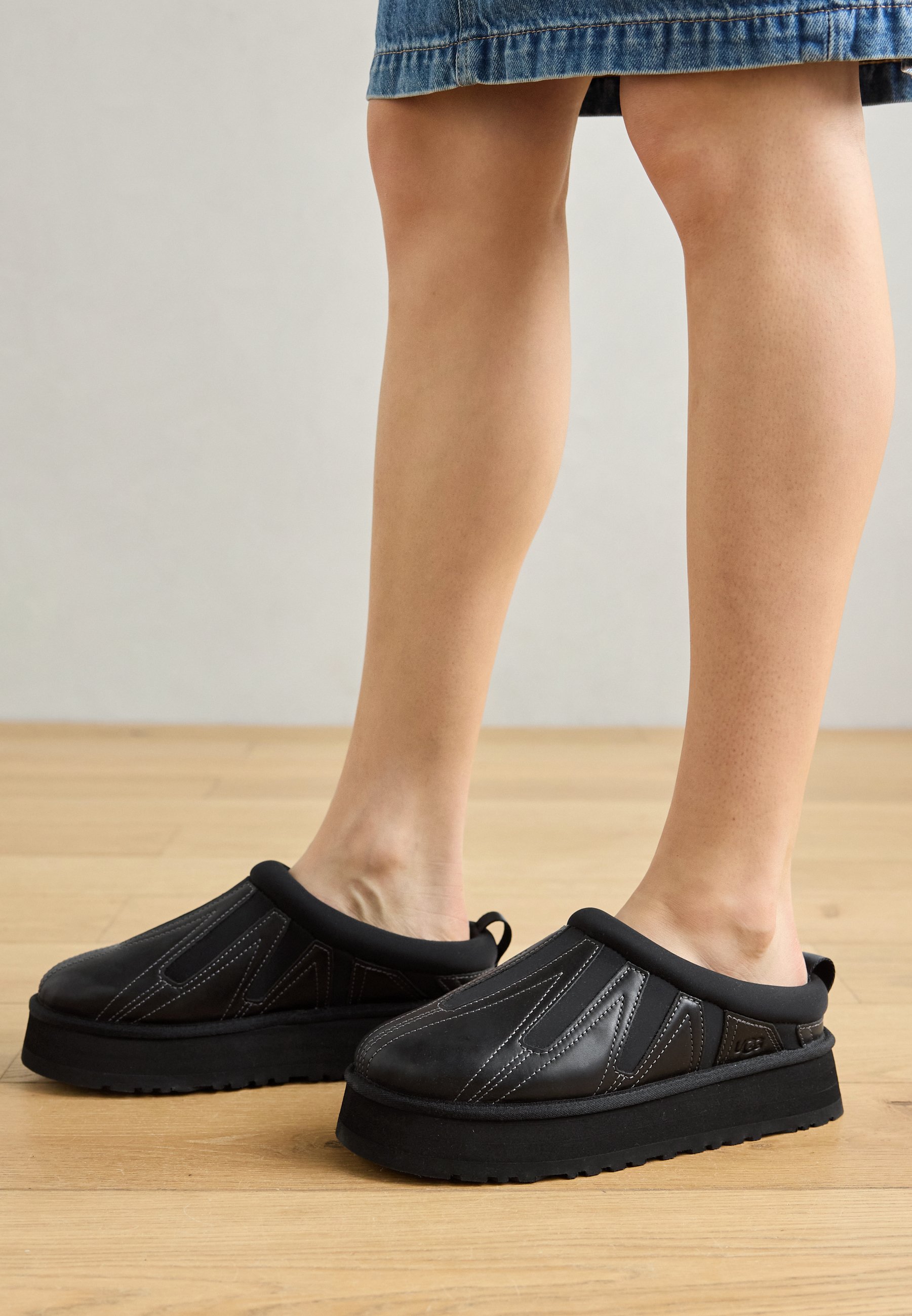 New★UGG★Tazz Sunwave タズ サンウェーブ レザー クロッグ UGG Tazz Sunwave | アグの思いを届けるクロッグ。 | atmos