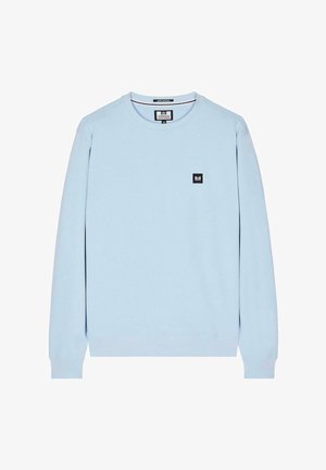Világoskék pulóver, puha anyagból készült, kerek nyakkivágással, hosszú ujjakkal és egy kis fekete logóval a mellkason.
