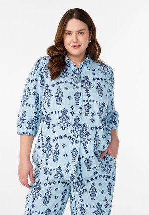 WITH 3/4 SLEEVES - Hemdbluse - powder blue w aop