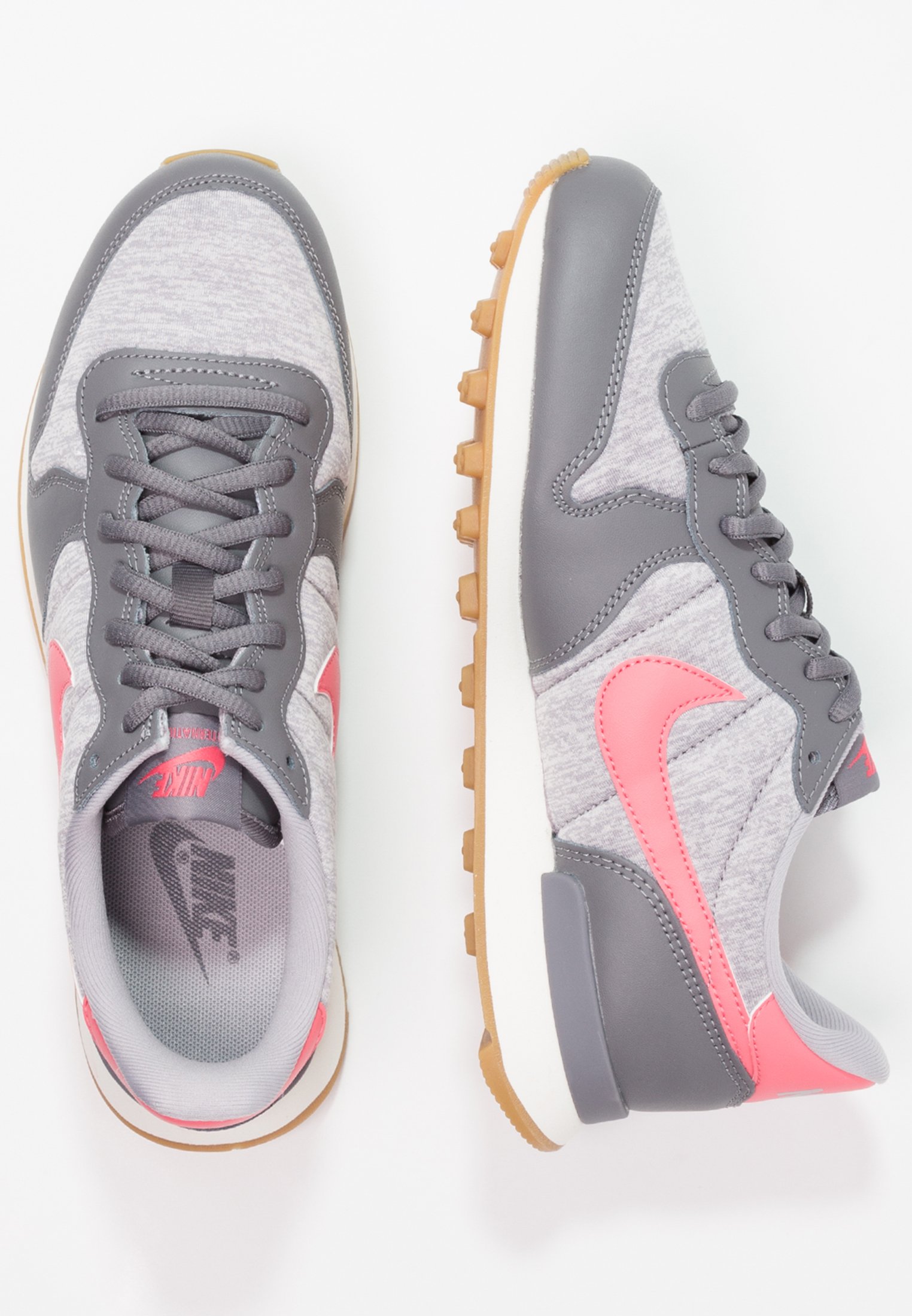 nike internationalist coral