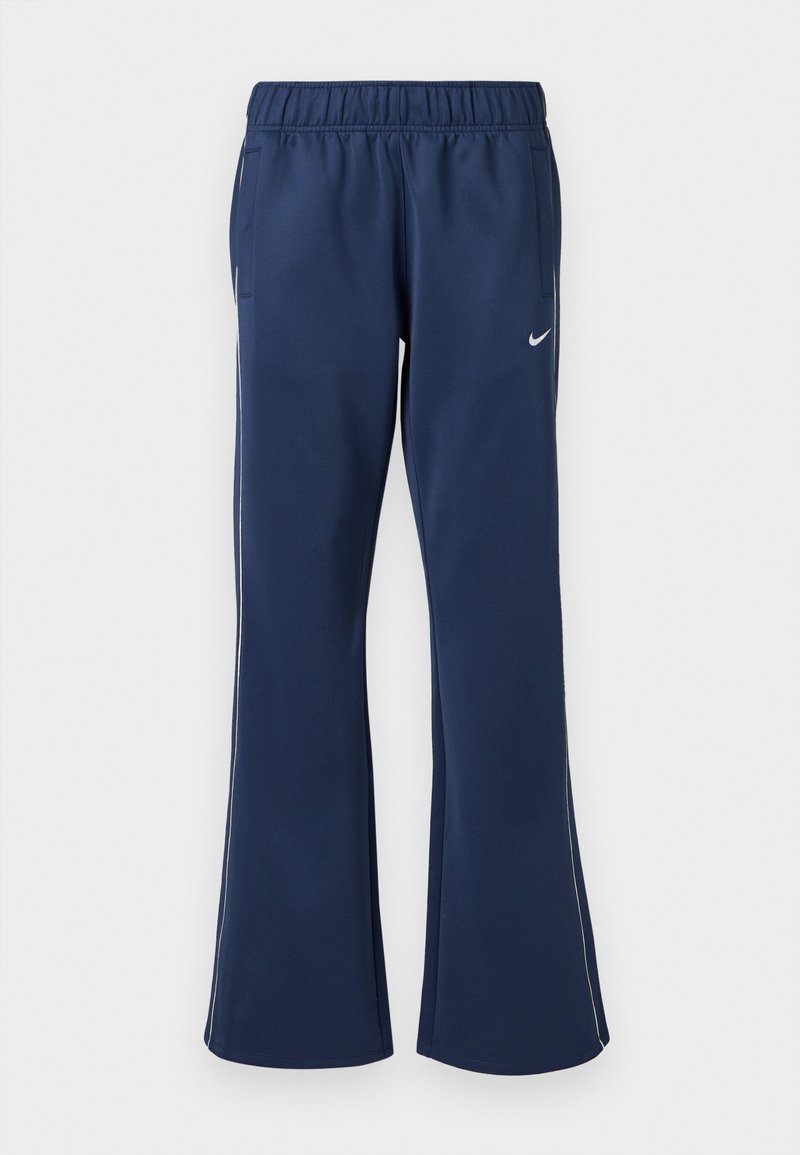 Pantaloni atletici blu navy con fondo svasato, vita elastica, tasche laterali e logo Nike bianco sulla coscia sinistra. Tessuto morbido.