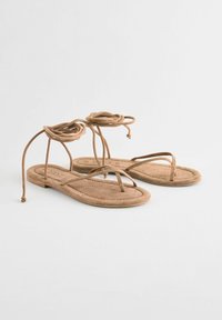 Next FOREVER COMFORT - T-pántos szandálok - tan brown suede