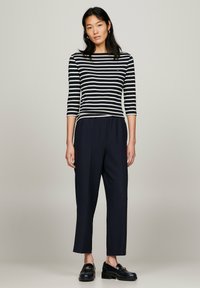 Tommy Hilfiger SLIM CODY BOAT - Longsleeve - breton stp desert sky ecru