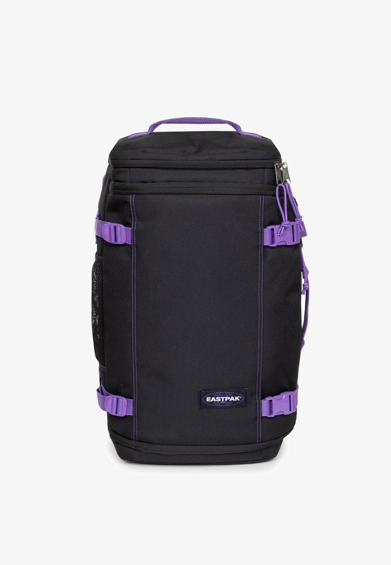 Zaino nero con accenti viola, tessuto resistente, chiusura a zip, tasca laterale in rete, spallacci regolabili e un logo del marchio ben visibile.