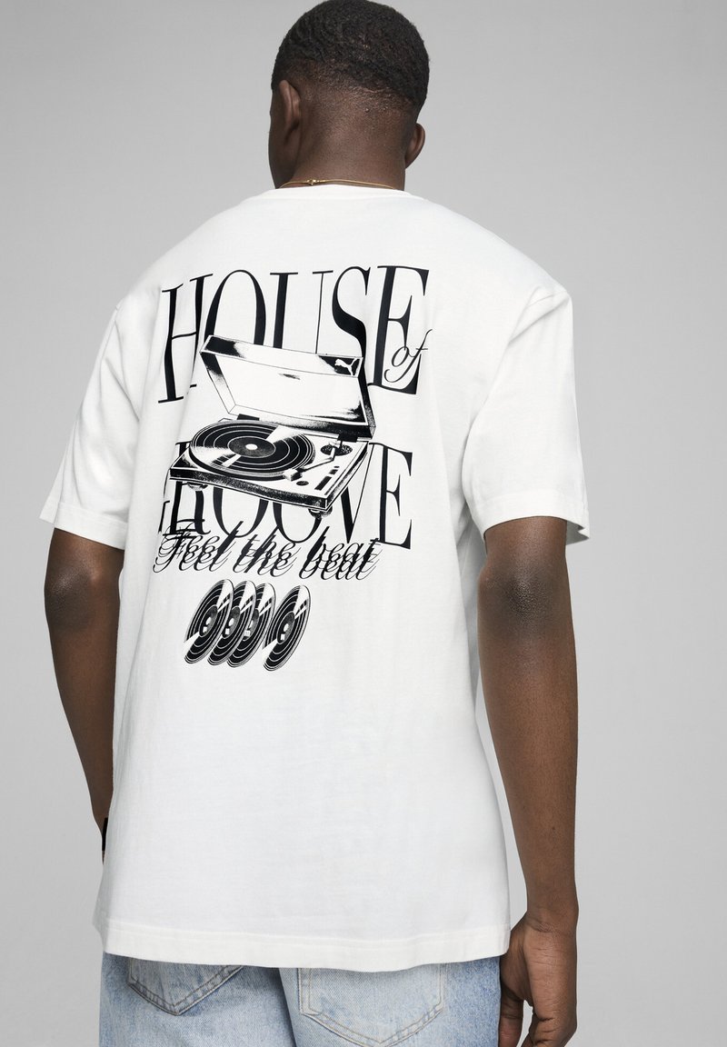 Puma GRAPHICS HOUSE OF GROOVE - Apdrukāts T-krekls - white