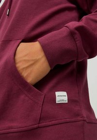 Jack & Jones Jersey con capucha - red